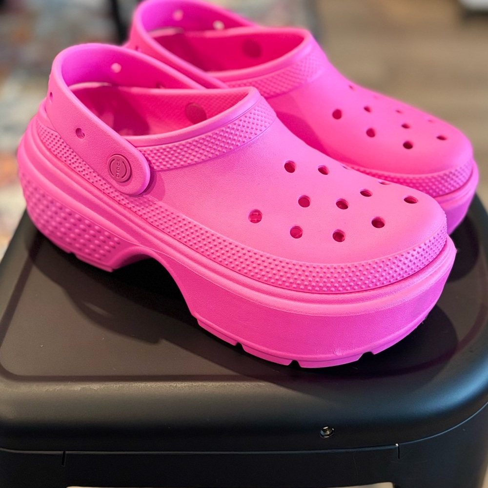 Crocs Stomp Clog Platform Sandals - Neon Pink - W 9
